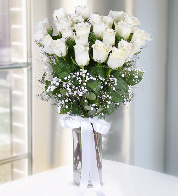 25 White Roses in Vase