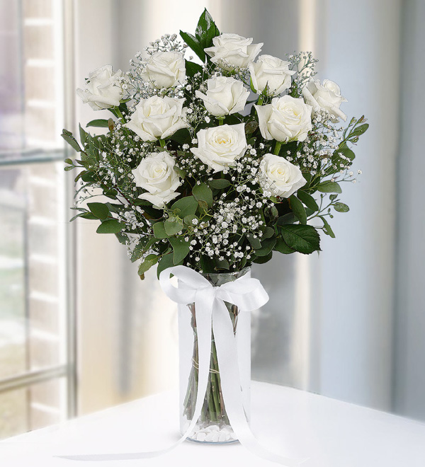 11 White Roses in Vase