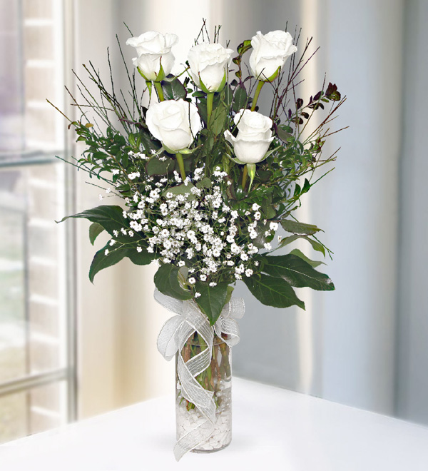 5 White Roses in Vase