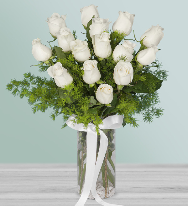 15 White Roses in Vase (Special)