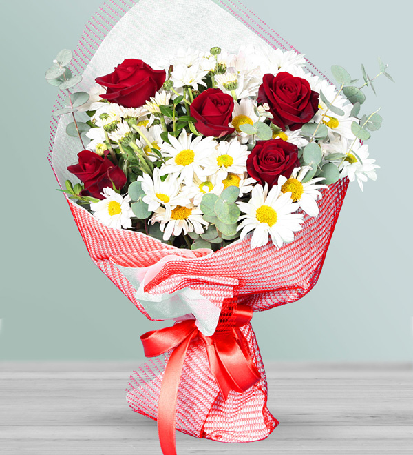 Bouquet of Chrysanthemums and 5 Red Roses