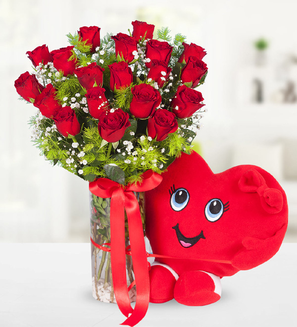 19 Red Roses with Heart pillow